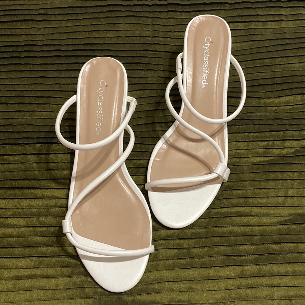 NWT Cityclassified sandals